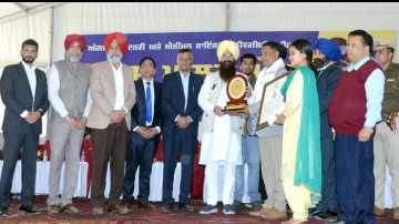Gurmeet-Singh-Khuddian-Confers-Chief-Minister-s-Awards-To-Progressive-Farmers-At-Vet-Varsity-Pashu-Palan-Mela