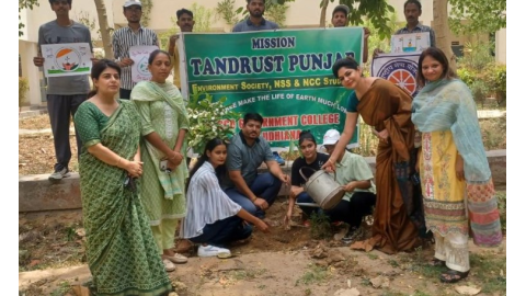 Tree-Plantation-Drive-By-N-s-s-And-Environment-Club-Of-Scd-Govt-College-Ludhiana-On-World-Environment-Day