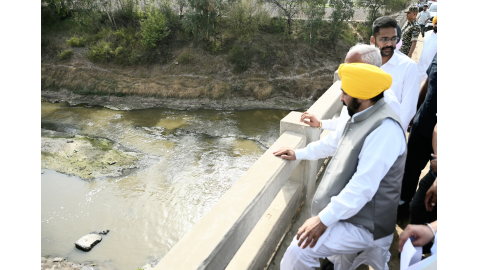 Cm-Assesses-Ongoing-Flood-Protection-Works-Along-With-River-Ghaggar-