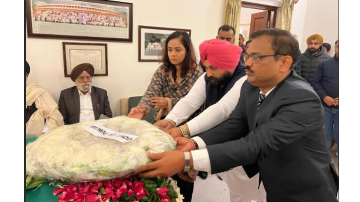 Harjot-Singh-Bains-And-Kap-Sinha-Pays-Homage-On-Behalf-Of-Punjab-Government-To-Doctor-Manmohan-Singh