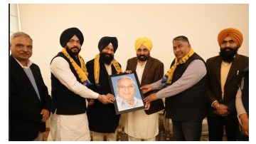 Jasvir-Singh-Garhi-Joins-Aam-Aadmi-Party-Calls-It-The-True-Torchbearer-Of-Ambedkar-And-Kanshi-Ram-s-Ideals