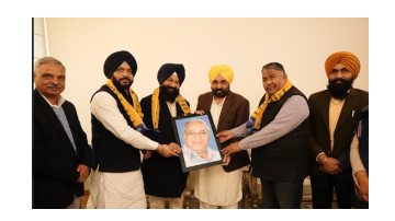 Jasvir-Singh-Garhi-Joins-Aam-Aadmi-Party-Calls-It-The-True-Torchbearer-Of-Ambedkar-And-Kanshi-Ram-s-Ideals