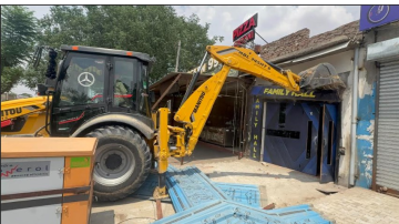 Yudh-Nashian-Virudh-Bulldozer-Action-Against-Illegal-Construction-By-Drug-Trafficker