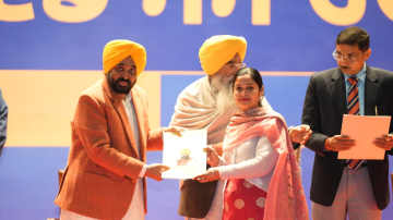 Punjab-cm-bhagwant-singh-mann-distributes-appointment-letters-to-916-youth-under-mission-rozgar