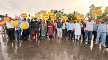 Haryana-Cm-Nayab-Saini-Faces-Massive-Protest-In-Kurali-Aap-Leaders-Show-Black-Flags-