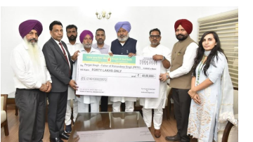 Transport-Minister-Harpal-Cheema-Presents-40-Lakh-Insurance-Cheque-To-Family-Of-Deceased-Prtc-Conductor