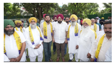 Strict-Anti-sacrilege-Law-Draws-Hundreds-Of-Akali-Dal-And-Congress-Leaders-Workers-Into-Aap