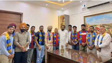 International-Kabaddi-Stars-Join-Aap-Express-Confidence-In-Party-s-Pro-people-Policies