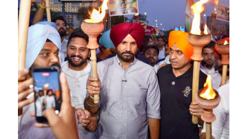 Punjab-Youth-Congress-Holds-Massive-Mashaal-March-Against-Neet-Paper-Leak