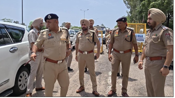 Dig-Naveen-Singla-Visit-High-Tech-Naka-Phillur-Opration-Parhar