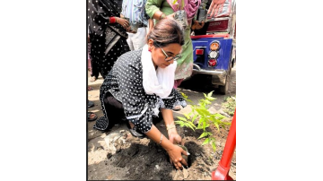 Aas-Ehsaas-Ngo-Organised-A-Plantation-Drive-ms-Gunjeet-Ruchi-Bawa-Vice-Chairperson-Punjab-Child-Rights-Commission