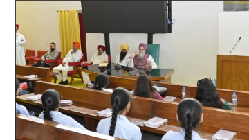 Punjab-Vidhan-Sabha-Speaker-Kultar-Singh-Sandhwan-Interacts-With-School-Students